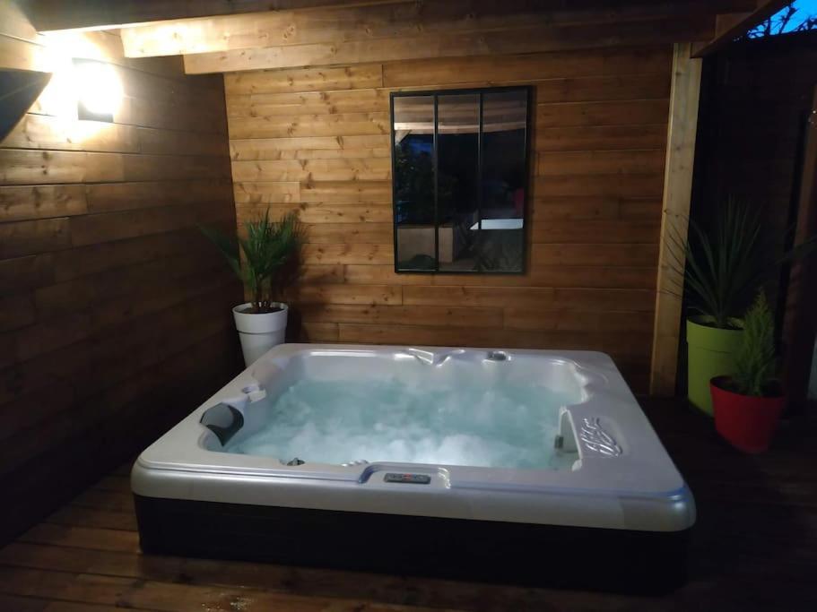Апартаменты Studio Jacuzzi Prive A 8 Min A Pied De La Plage Ла-Сьота Экстерьер фото